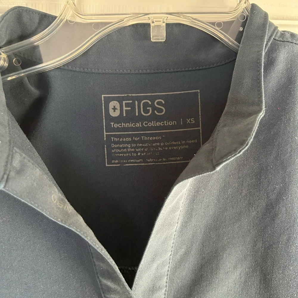 FIGS women’s scrub top and straight leg pants - dark harbor - Picture 2 of 5